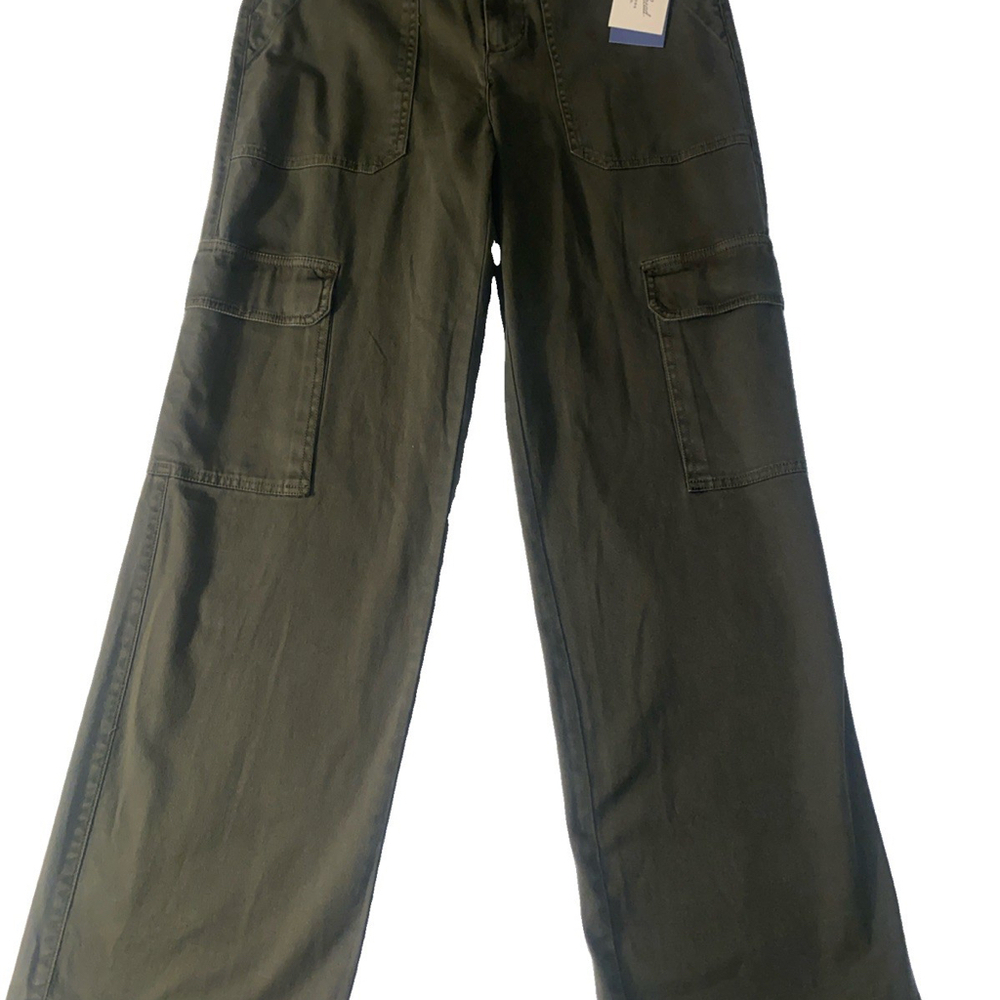 Universal Thread NWT Women's Mid-Rise Cargo Pants Olive Green, Size 2